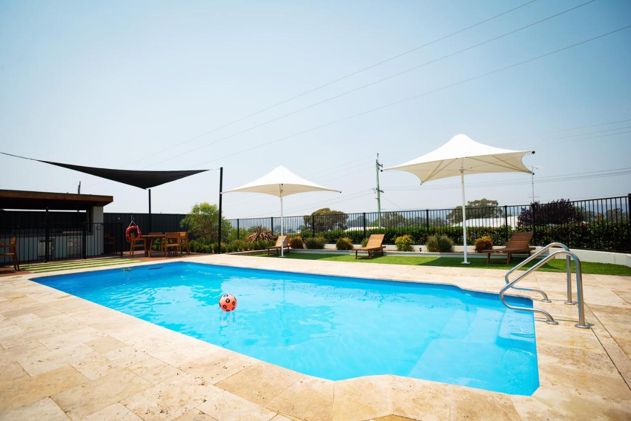 Crestview Tourist Park Hotel Queanbeyan Exterior photo