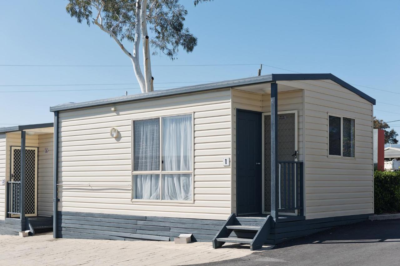 Crestview Tourist Park Hotel Queanbeyan Exterior photo