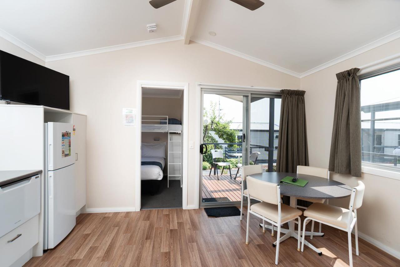 Crestview Tourist Park Hotel Queanbeyan Exterior photo