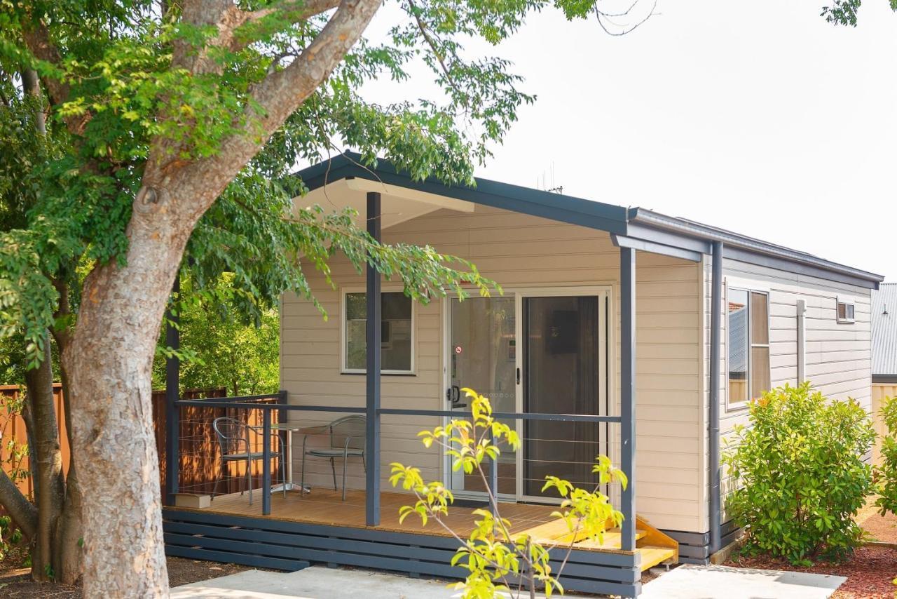 Crestview Tourist Park Hotel Queanbeyan Exterior photo
